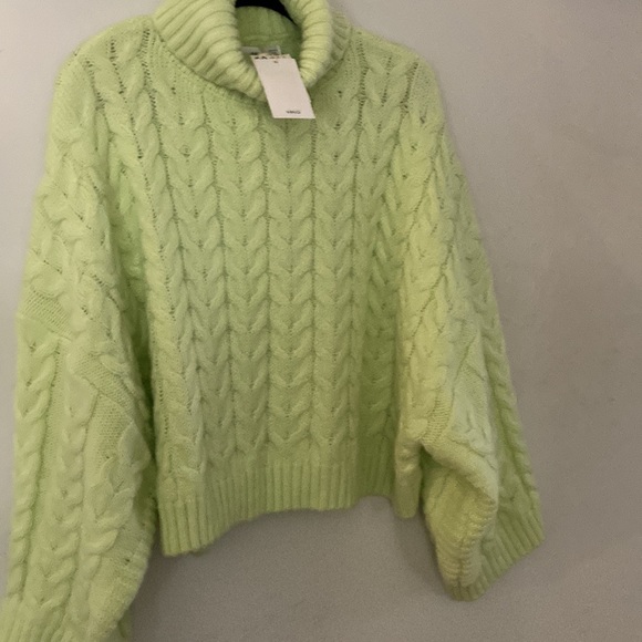 💫NWT GREEN KNIT TURTLENECK 💫 - Picture 2 of 7